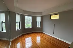 34 Essex St, Hartford, CT 06114 - Photo 3