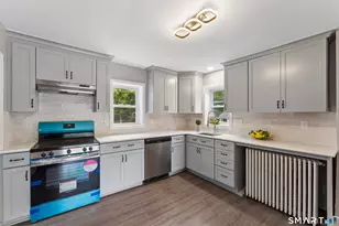 10 Center St, Windsor Locks, CT 06096 - Photo 9