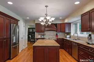 127 Kingswood Dr, Naugatuck, CT 06770 - Photo 7