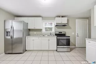 21 Elmfield St, West Hartford, CT 06110 - Photo 9