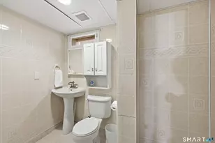 21 Elmfield St, West Hartford, CT 06110 - Photo 25