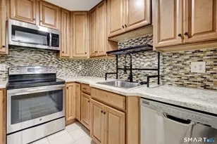 193 Oakland St, Manchester, CT 06042 - Photo 3