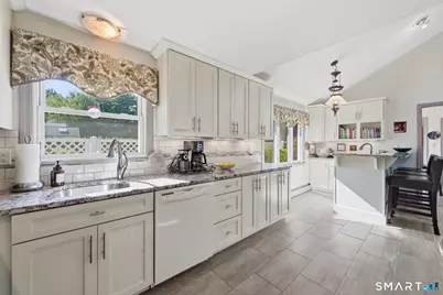 89 Mohegan Drive, West Hartford, CT 06117 - Photo 5