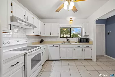 161 Suffolk Court #161, Meriden, CT 06450 - Photo 3