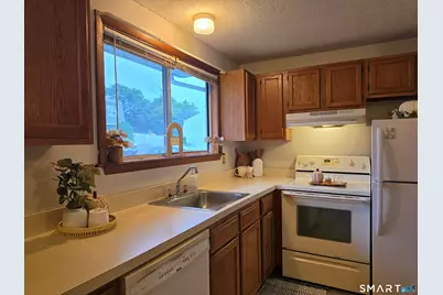 1568 Meriden Road #4C, Waterbury, CT 06705 - Photo 3