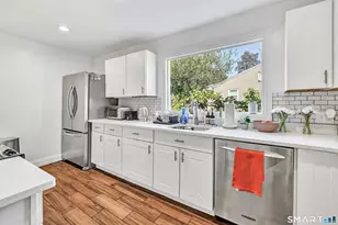 86 Vanguard St, Bridgeport, CT 06606 - Photo 9