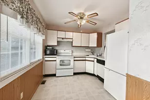 113 Summit Commons, Derby, CT 06418 - Photo 5