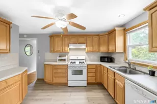 143 Red Oak Rd, Bridgeport, CT 06606 - Photo 5