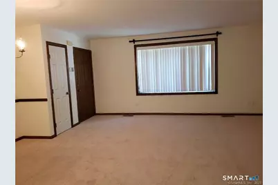 375 Glendale Avenue #D2, Bridgeport, CT 06606 - Photo 3