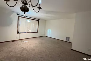 375 Glendale Ave, Bridgeport, CT 06606 - Photo 15