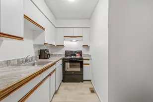 1423 Quinnipiac Ave, New Haven, CT 06513 - Photo 9