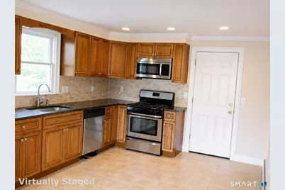 15 Hillhurst Street, Stamford, CT 06902 - Photo 3