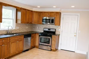 15 Hillhurst St, Stamford, CT 06902 - Photo 3
