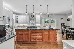 305 S Gate Ln, Fairfield, CT 06890 - Photo 9