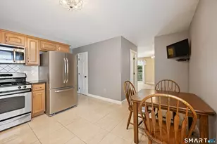 27 Fox Run Ct, Newington, CT 06111 - Photo 7