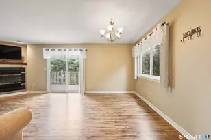 27 Fox Run Ct, Newington, CT 06111 - Photo 11