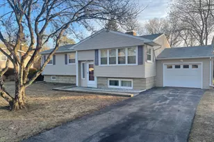 7 Riverbend Dr, Stonington, CT 06355 - Photo 1