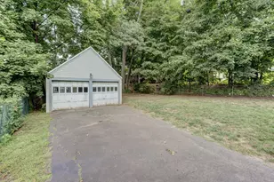 11 Dix Rd, Wethersfield, CT 06109 - Photo 9