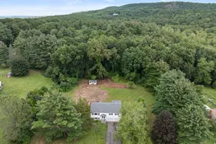 3 Carriage Ln, East Granby, CT 06026 - Photo 7