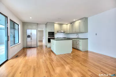 124 Harvest Commons #124, Westport, CT 06880 - Photo 3