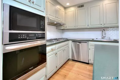 124 Harvest Commons #124, Westport, CT 06880 - Photo 5