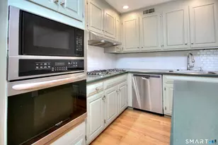 124 Harvest Cmns, Westport, CT 06880 - Photo 5