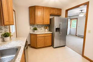 8 Darien Rd, New Fairfield, CT 06812 - Photo 7
