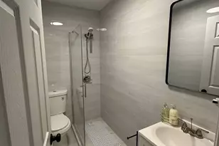 63 Whitmore St, Hartford, CT 06114 - Photo 29