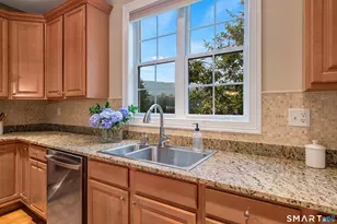 25 Fenwick Dr, Avon, CT 06001 - Photo 5