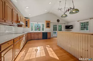 7 Banbury Dr, Simsbury, CT 06092 - Photo 9