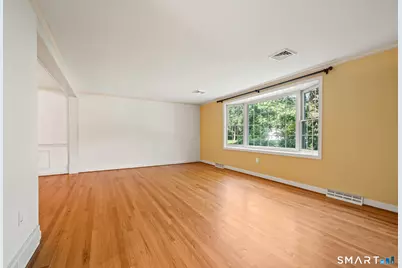 7 Banbury Drive, Simsbury, CT 06092 - Photo 3