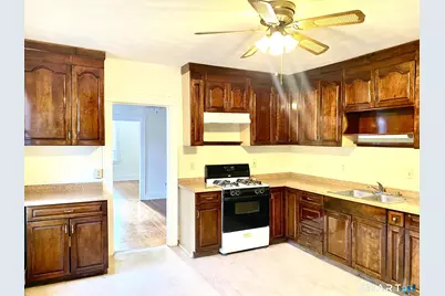 33 Smith Street, New Britain, CT 06053 - Photo 5
