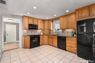 28 Fairfield Rd, Enfield, CT 06082 - Photo 7
