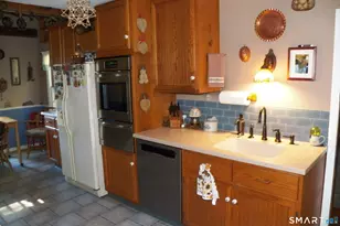 559 N Elm St, Wallingford, CT 06492 - Photo 9