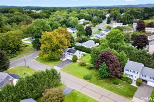1 Lancaster Rd, Cromwell, CT 06416 - Photo 3