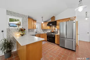 850 Litchfield Turnpike, Bethany, CT 06524 - Photo 11