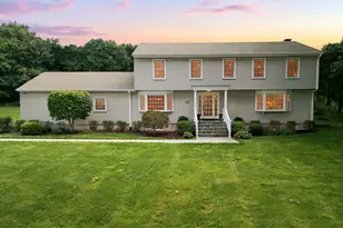 124 Sturbridge Ln, Trumbull, CT 06611 - Photo 1