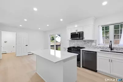 70 Victoria Court, Hamden, CT 06514 - Photo 3