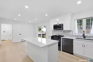 70 Victoria Ct, Hamden, CT 06514 - Photo 3