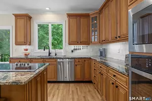 5 Lancaster Ct, Avon, CT 06001 - Photo 7