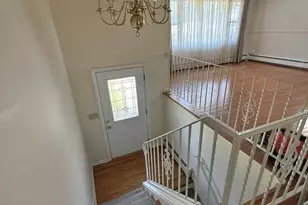 21 Cheryl Dr, Waterbury, CT 06708 - Photo 3