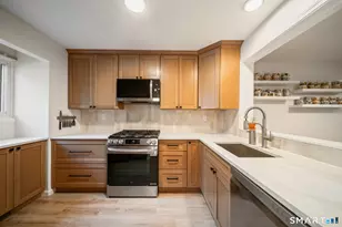 5 Danforth Ln, West Hartford, CT 06110 - Photo 3