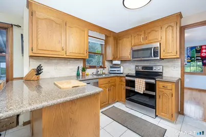 75 Isabelle Drive, Meriden, CT 06450 - Photo 5