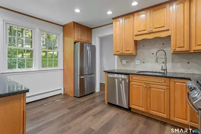79 Robin Hood Road, Stamford, CT 06907 - Photo 9