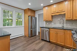 79 Robin Hood Rd, Stamford, CT 06907 - Photo 9