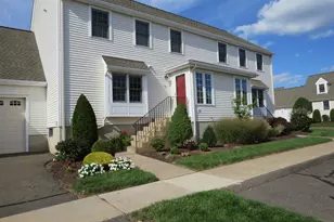 32 Pickering Ln, Wethersfield, CT 06109 - Photo 1