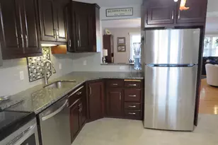 32 Pickering Ln, Wethersfield, CT 06109 - Photo 5