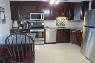 32 Pickering Ln, Wethersfield, CT 06109 - Photo 3