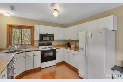 17 Eileen Lane, Enfield, CT 06082 - Photo 9