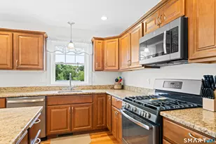 8 Mather Cir, Windsor Locks, CT 06096 - Photo 11